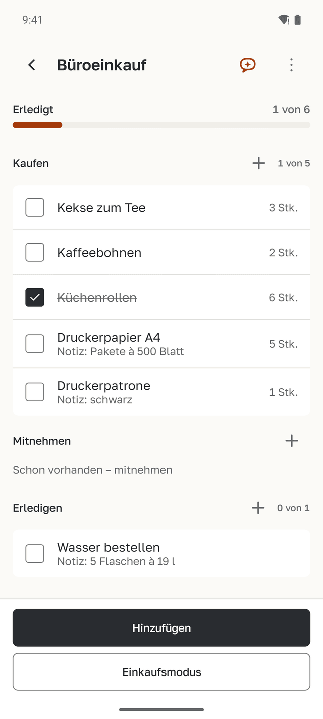 Die Liste für den Büroeinkauf: Kaffee, Papier und eine Druckerpatrone zum Kaufen, Wasser bestellen zum Erledigen; die Küchenrollen sind abgehakt.